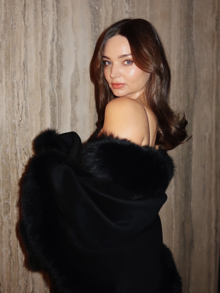 Supermodel Miranda Kerr Channels Old-Hollywood Vibes in Elegant Little Black Dress Supermodel Miranda Kerr Channels Old-Hollywood Vibes in Elegant Little Black Dress