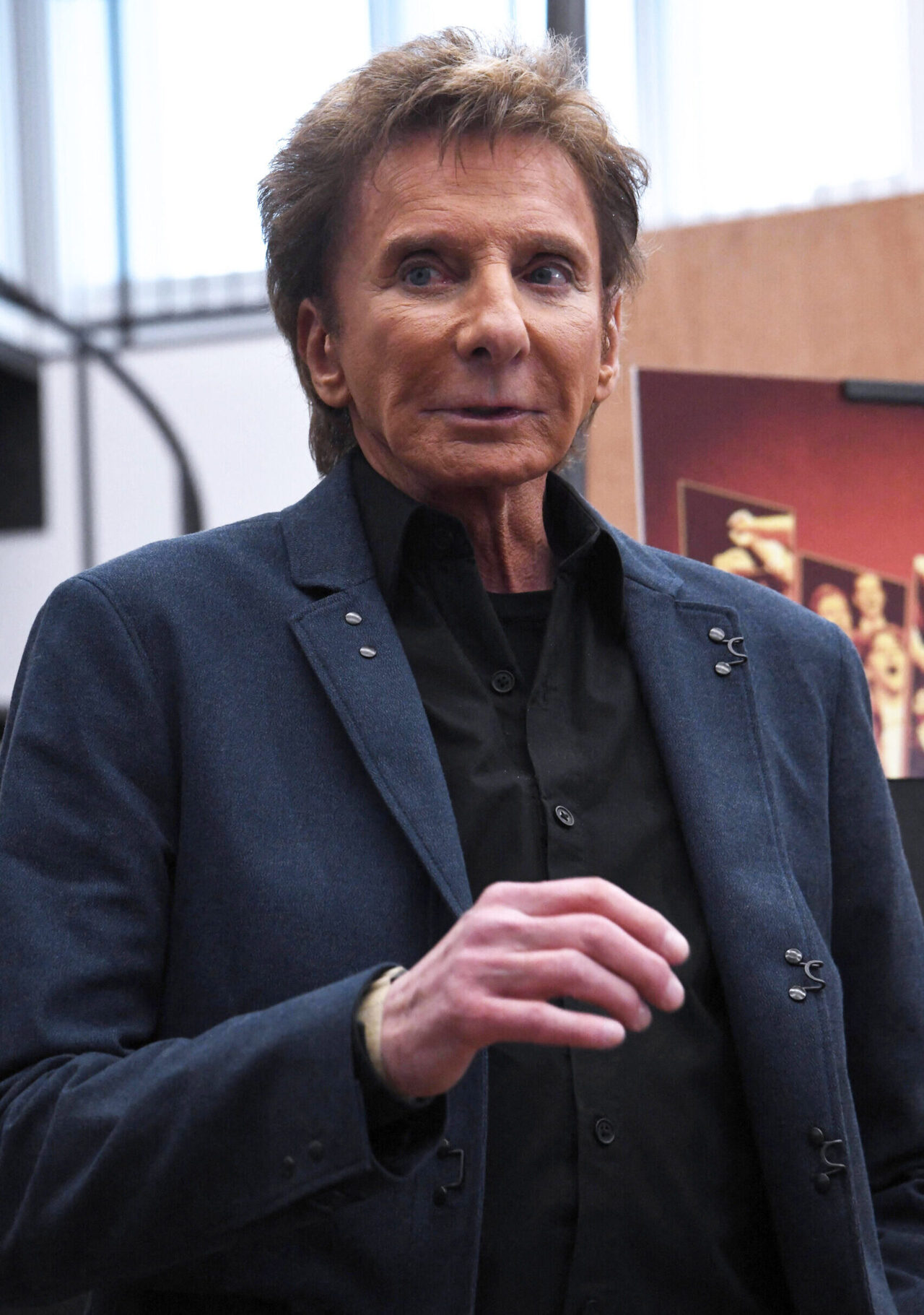 Barry Manilow 'Talks a Good Game About Making Healthier Choices' Amid  Cancer Battle, But Still Vapes